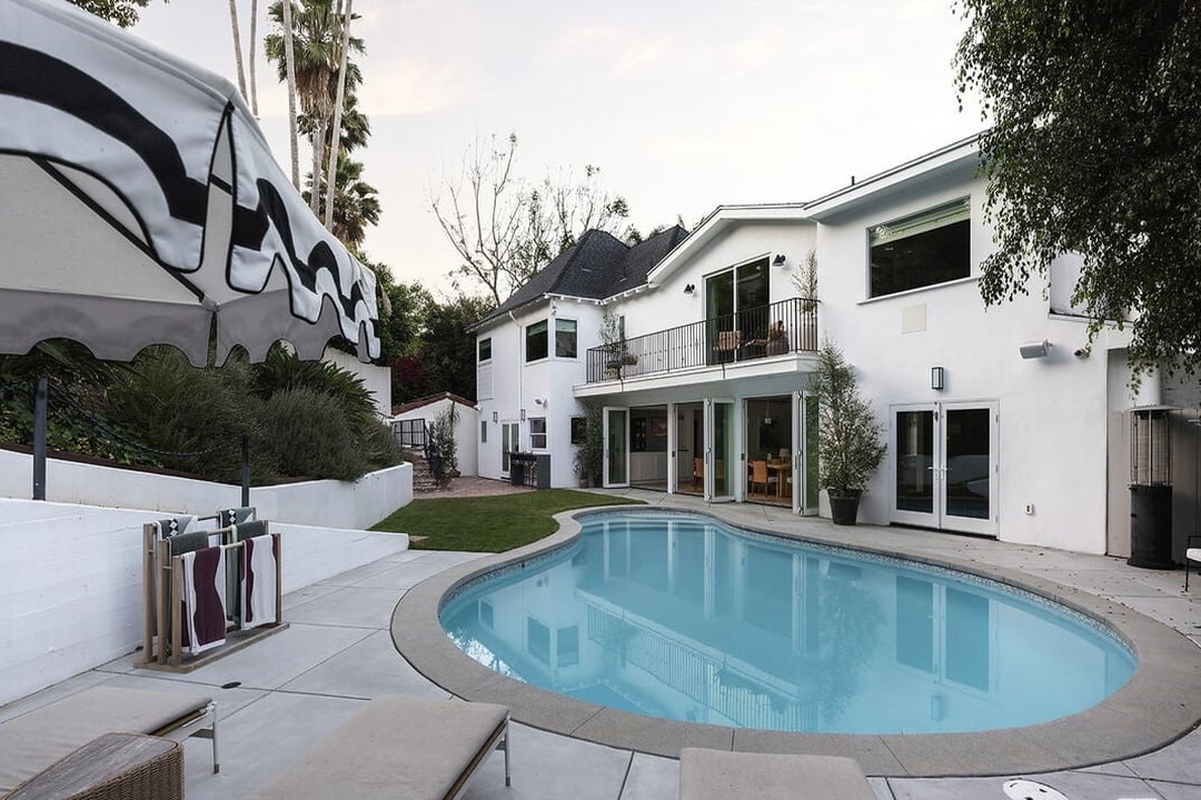 Nova Pavilion, El Cerrito Pl, 90068