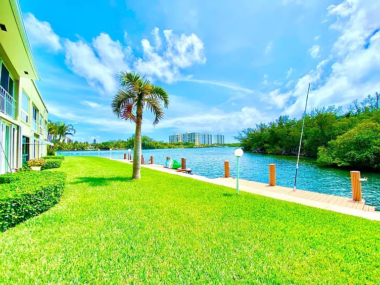 711 NE Harbour Ter #407