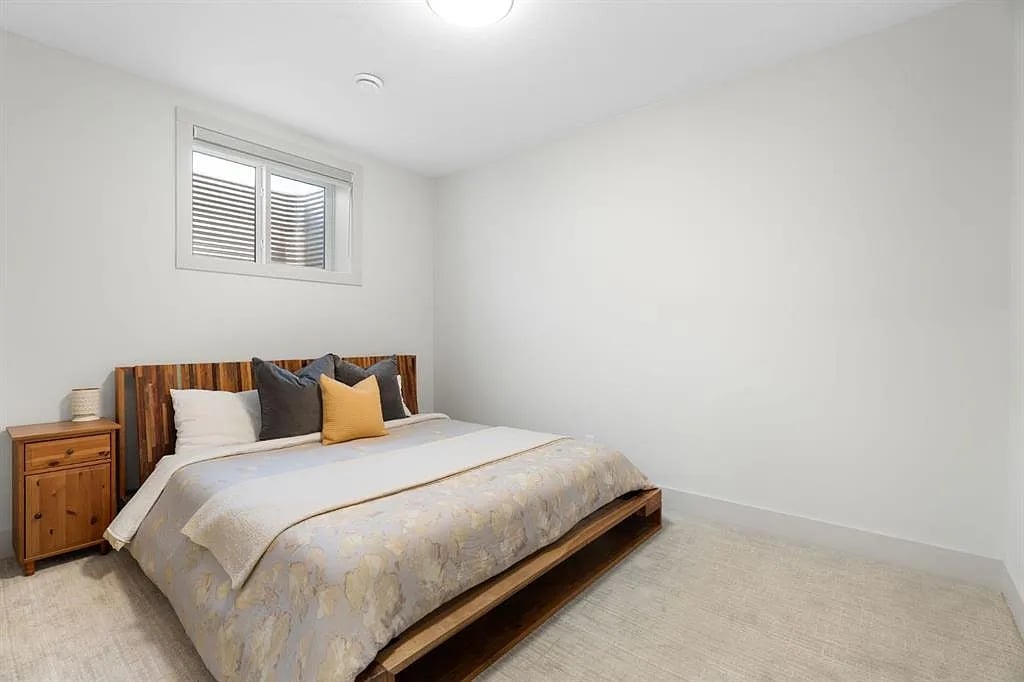 73 N Waters Edge Gdns