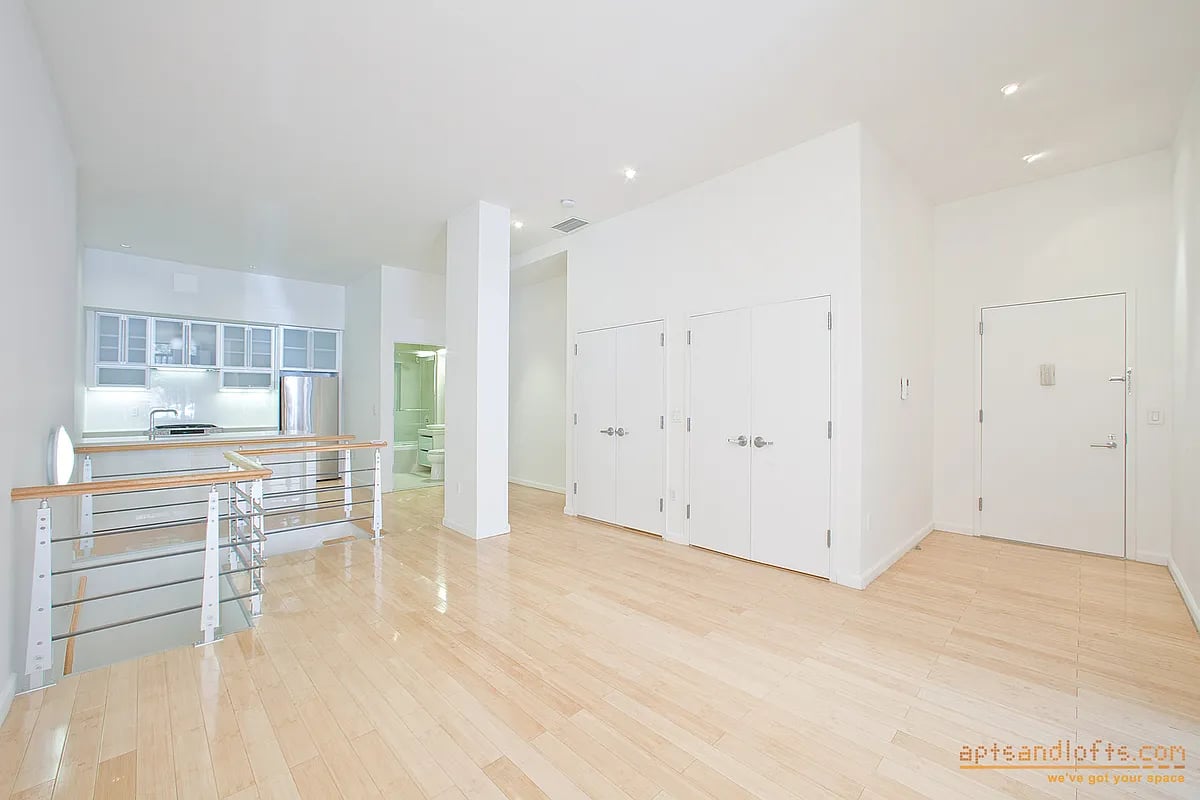 118 Greenpoint Avenue Unit: 1C