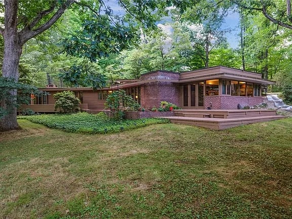 6 Bayberry Dr