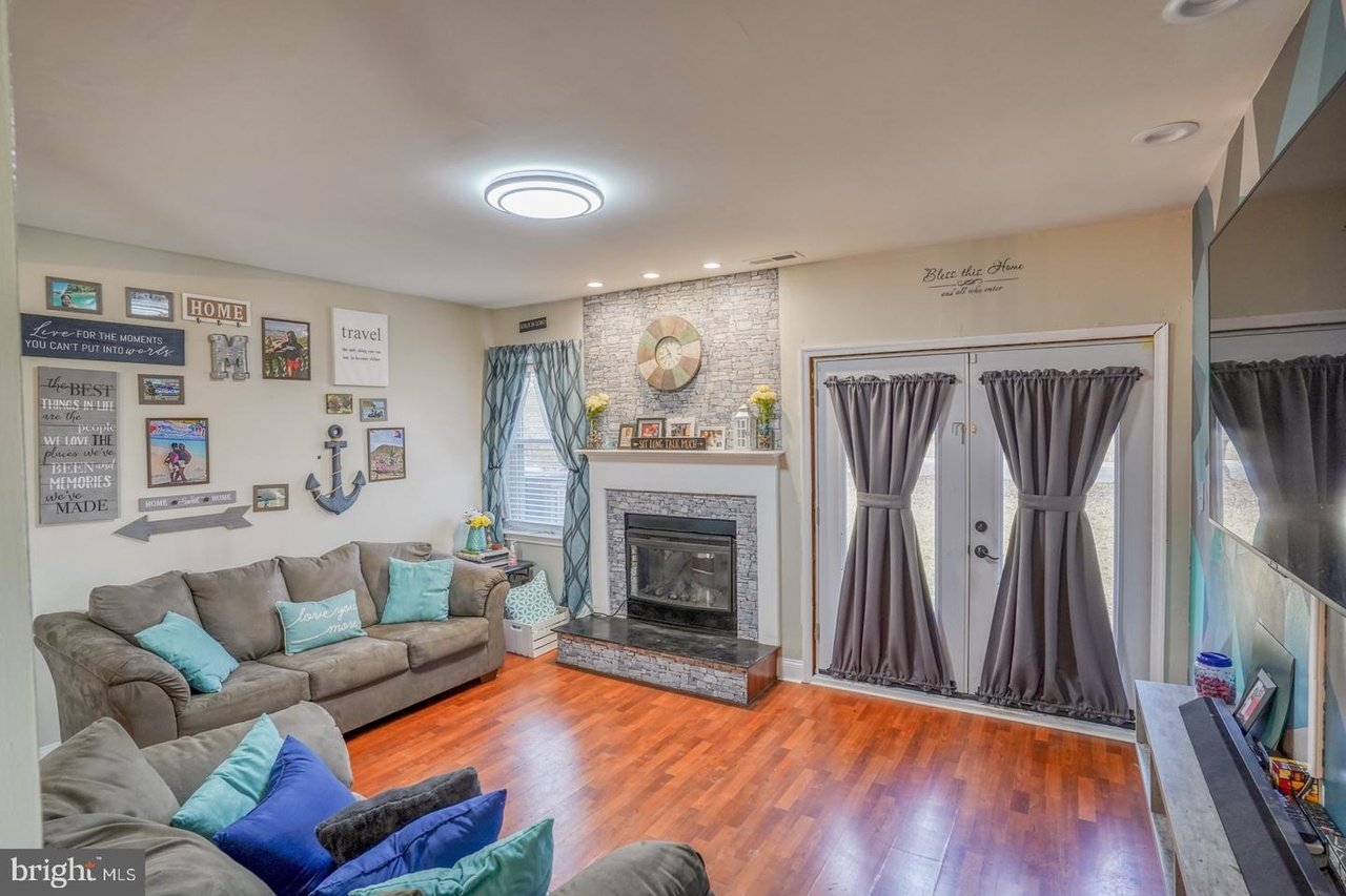 2 Ashley Dr