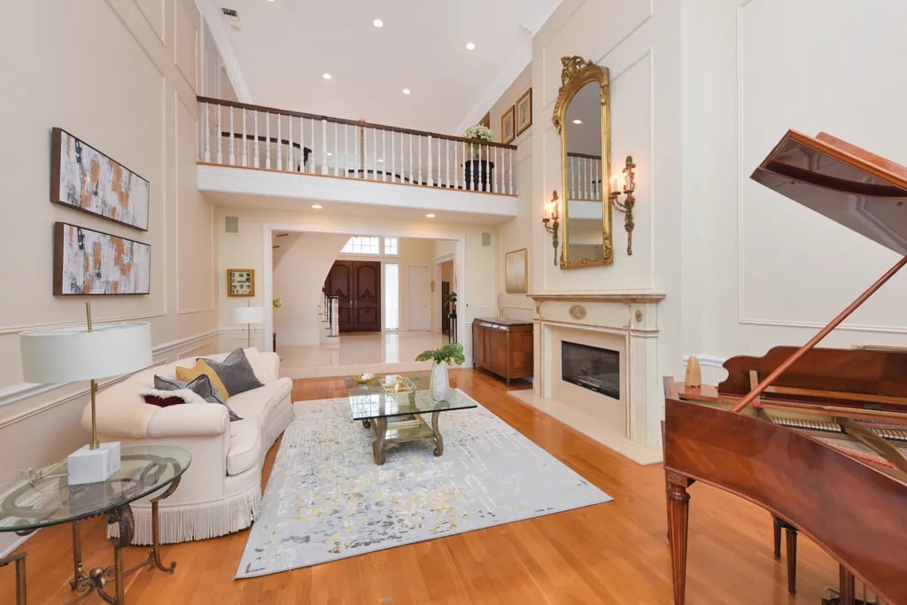 39 Hunting Hollow Ct