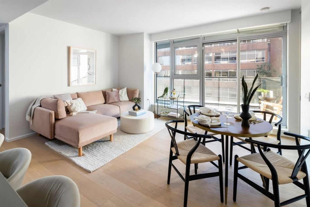 889 Pacific St, #606