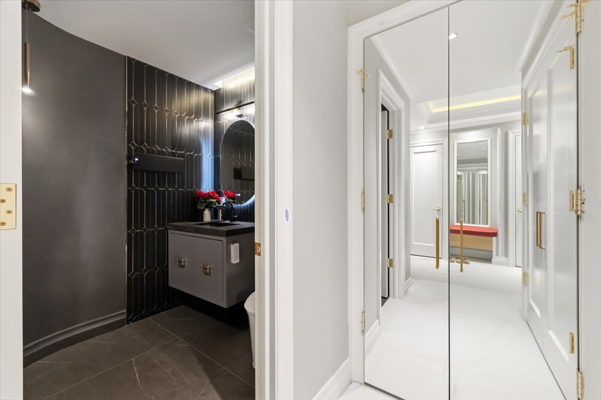 100 Carlyle Drive VG6