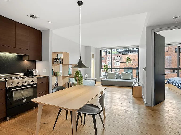 540 W 28th St, #5F