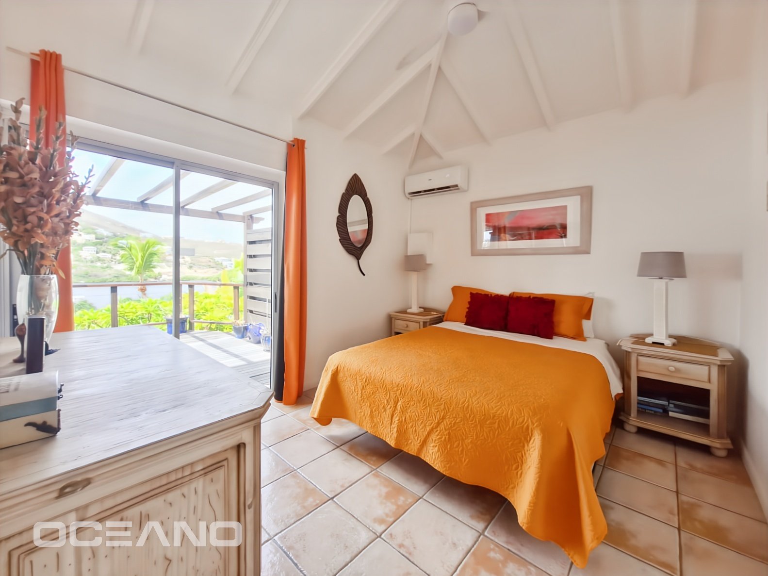 2-Bedroom Apartment with Sea View – Oyster Pond