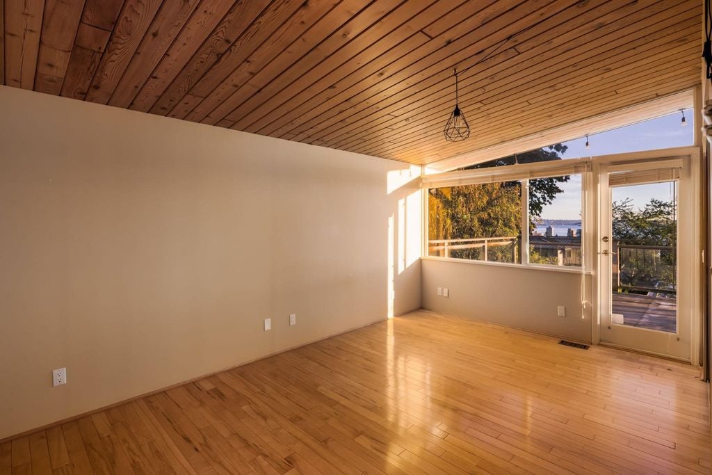 2344 Ottawa Ave