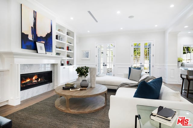 10049 Toluca Lake Ave