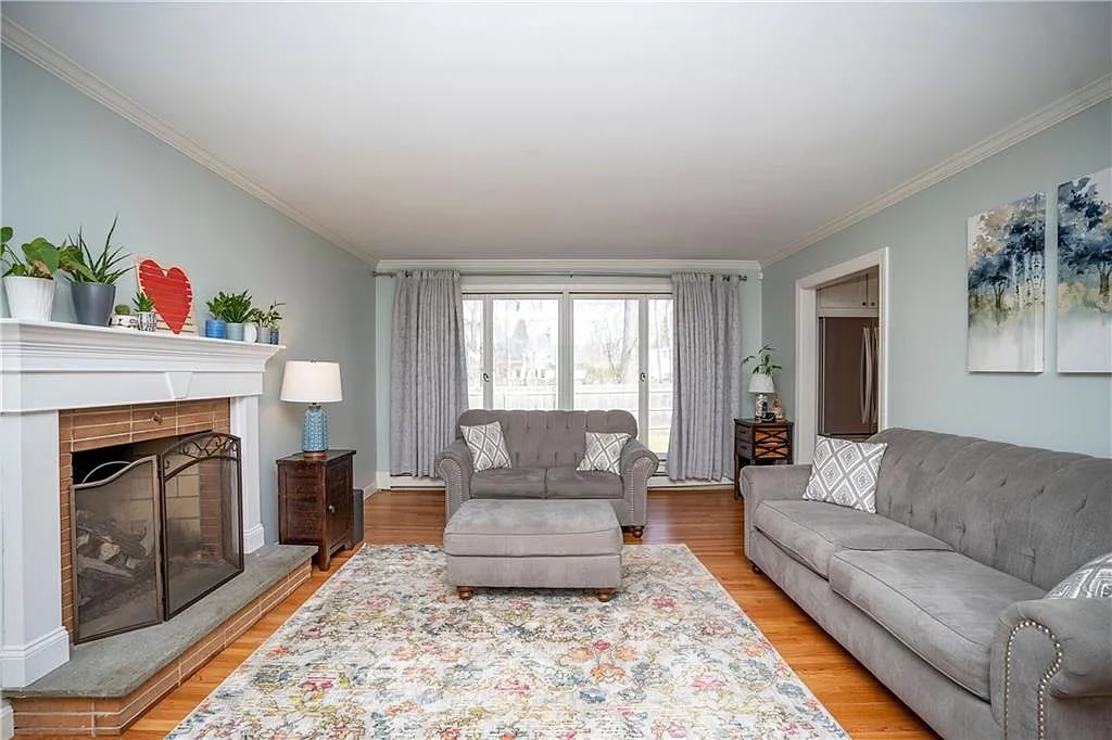 115 Summit Dr