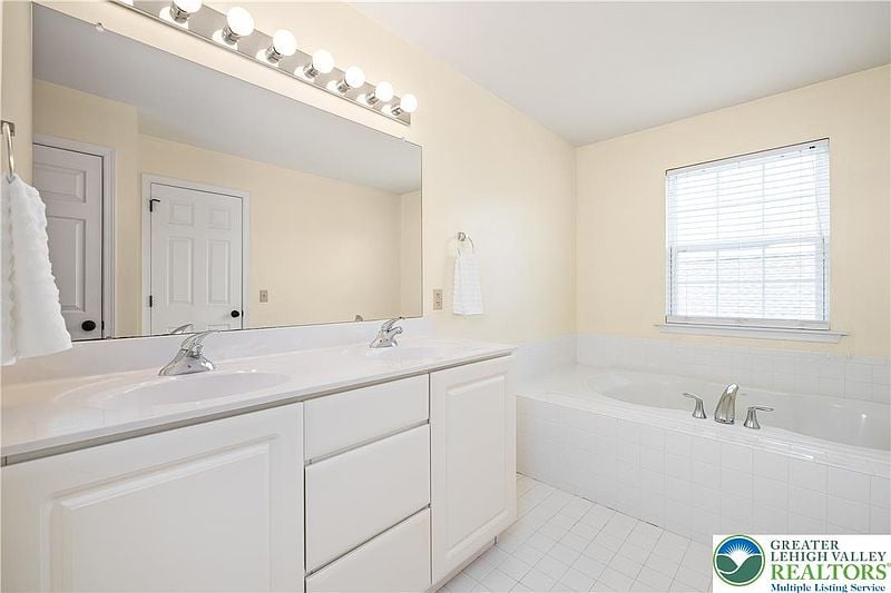 2912 SILVER CREEK CIRCLE