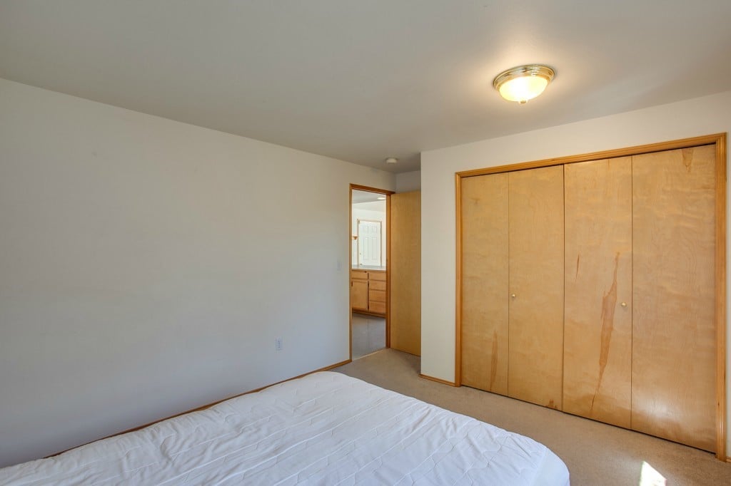 325 W Emerson