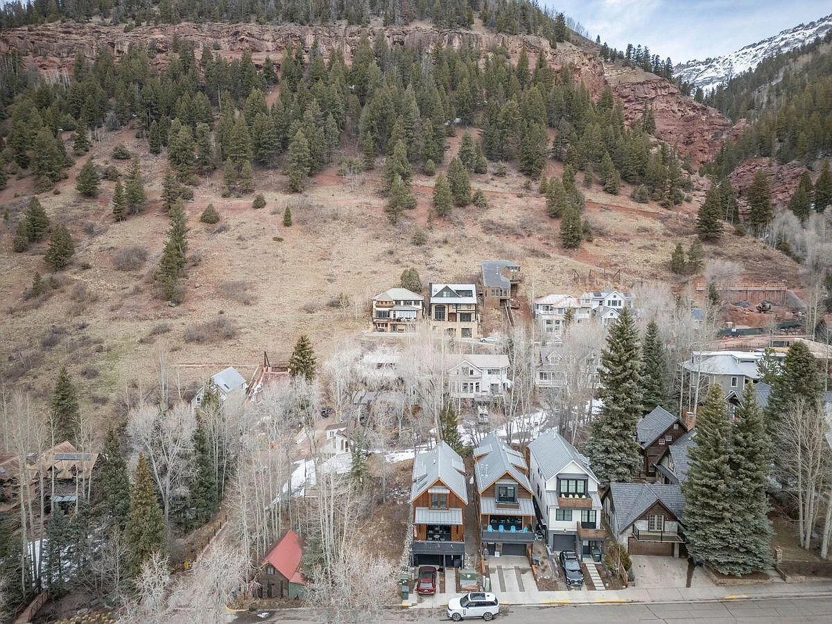 475/477 W Galena Ave #19/20