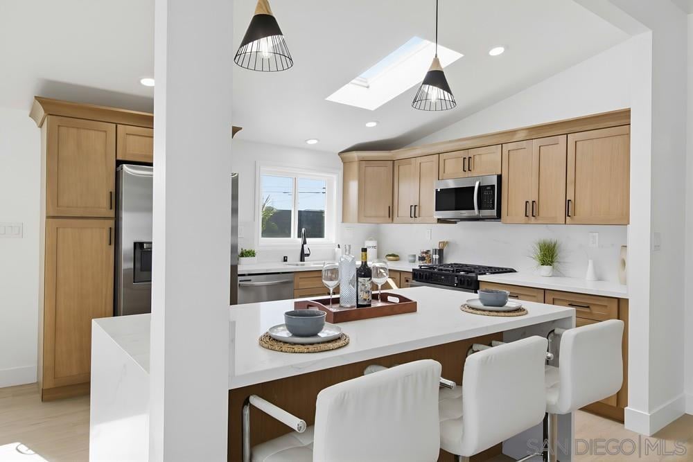 5165 Winthrop St San Diego CA 92117