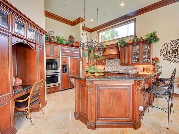 605 Hermitage Cir
