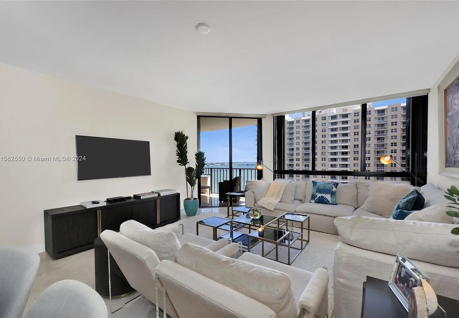 520 Brickell Key Dr #A1505