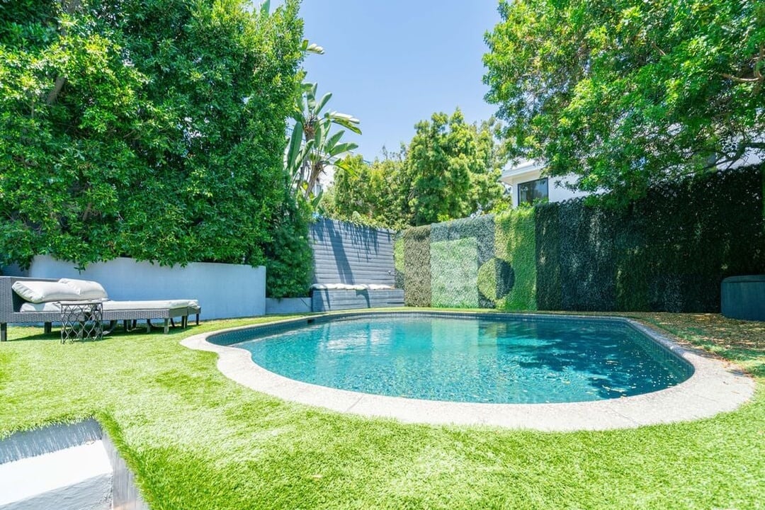 Meridian Reserve, Franklin Ave, 90046