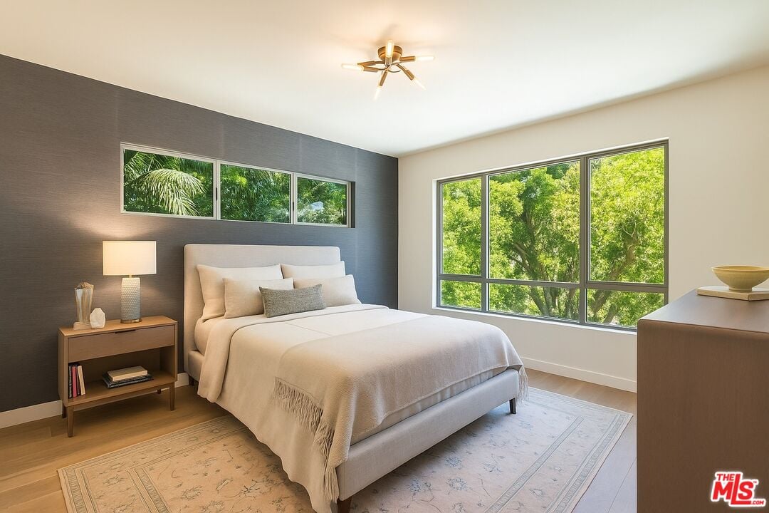 Halo Crest, Queens Rd, 90069