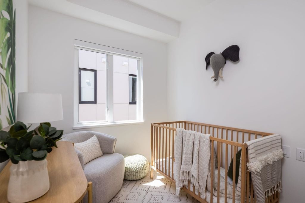715 W 49th Ave, #212