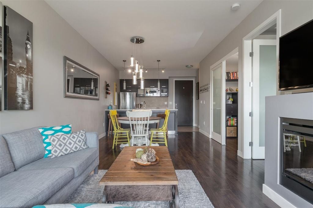 3333 Main St, #208