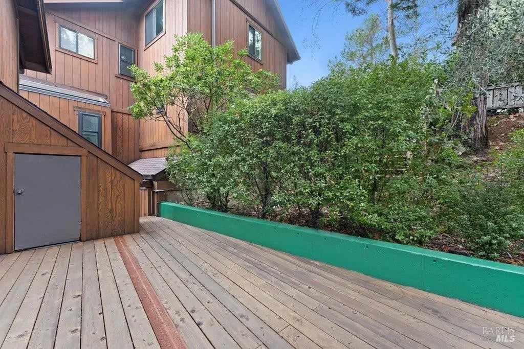 891 Magnolia Ave