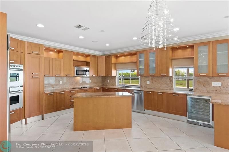 16609 Golfview Dr