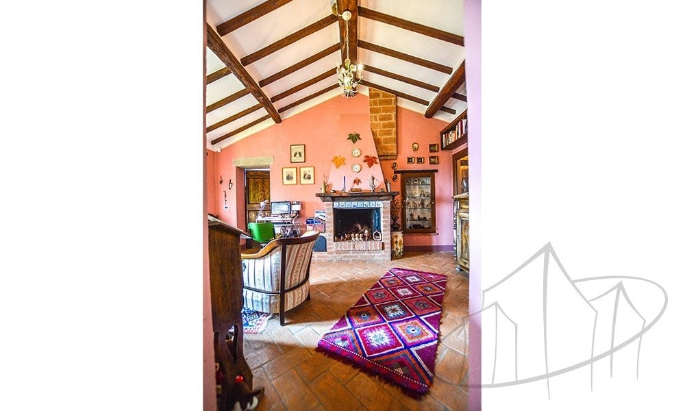 19th Century Farmhouse Near Lake Trasimeno