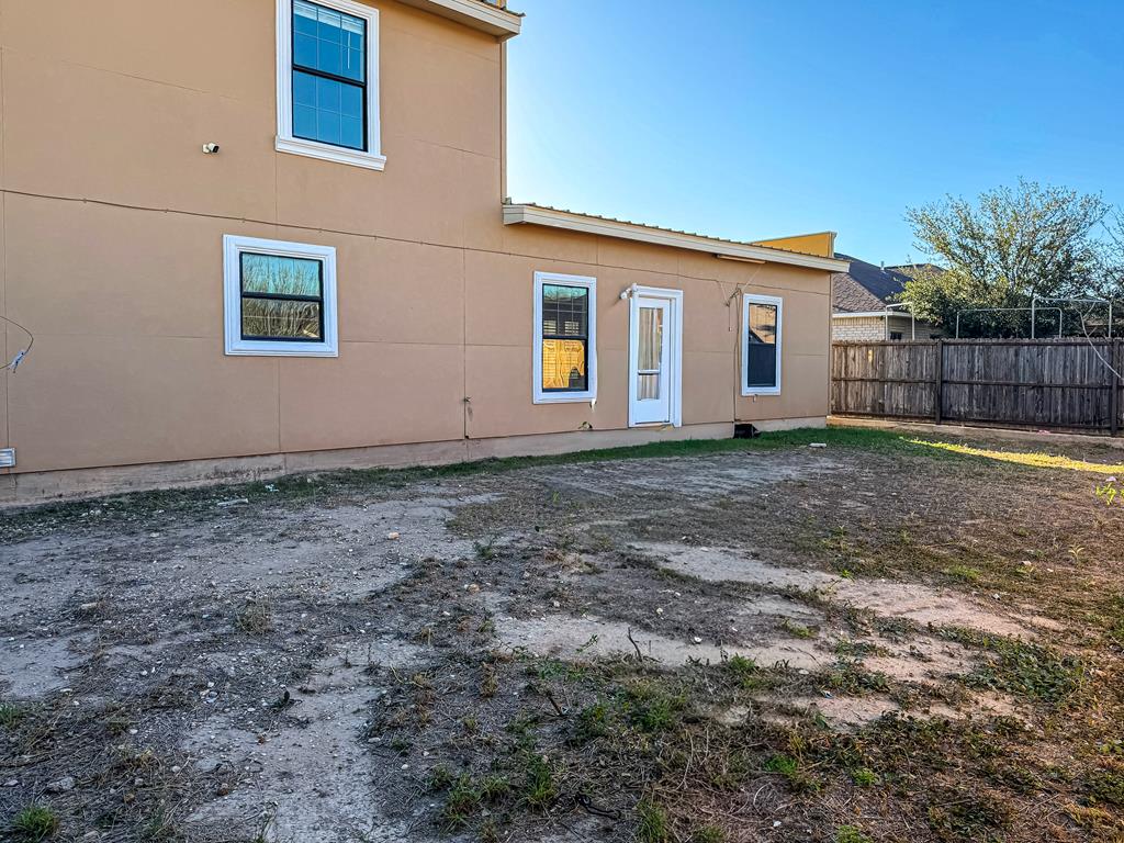 2101 Pershing Cir