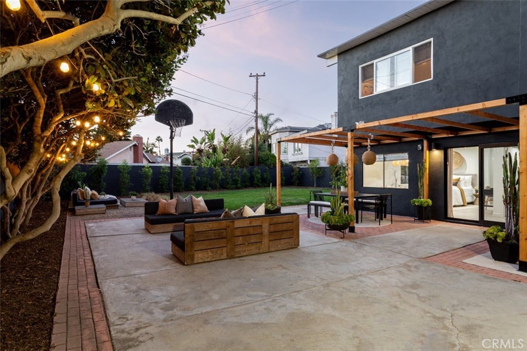1737 Harbor Way
