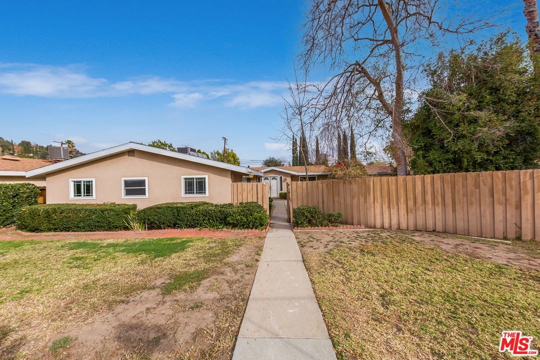 11422 Haskell Ave
