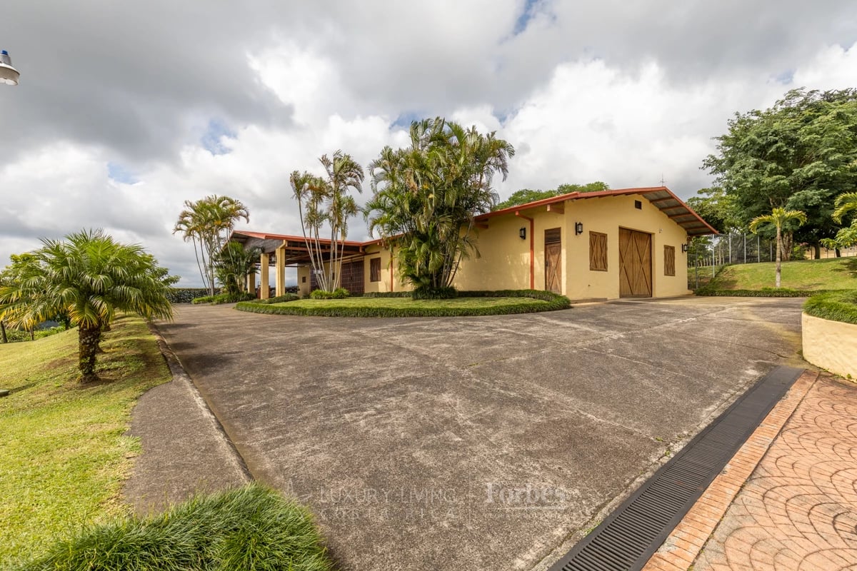 20089 - Luxurious Coffee Estate for Sale in the Mountains of Alajuela