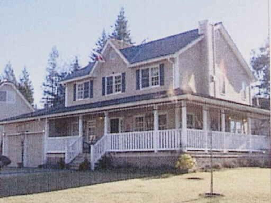 2000 Bluebird Pl