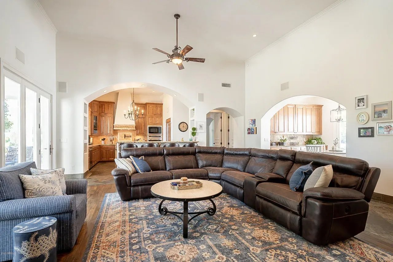 6115 E SHANGRI LA Rd