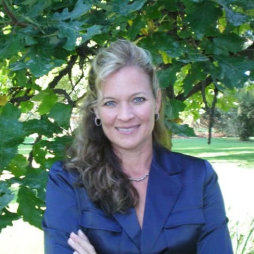 Izabelle Hosek Downers Grove, IL Real Estate Agent Headshot