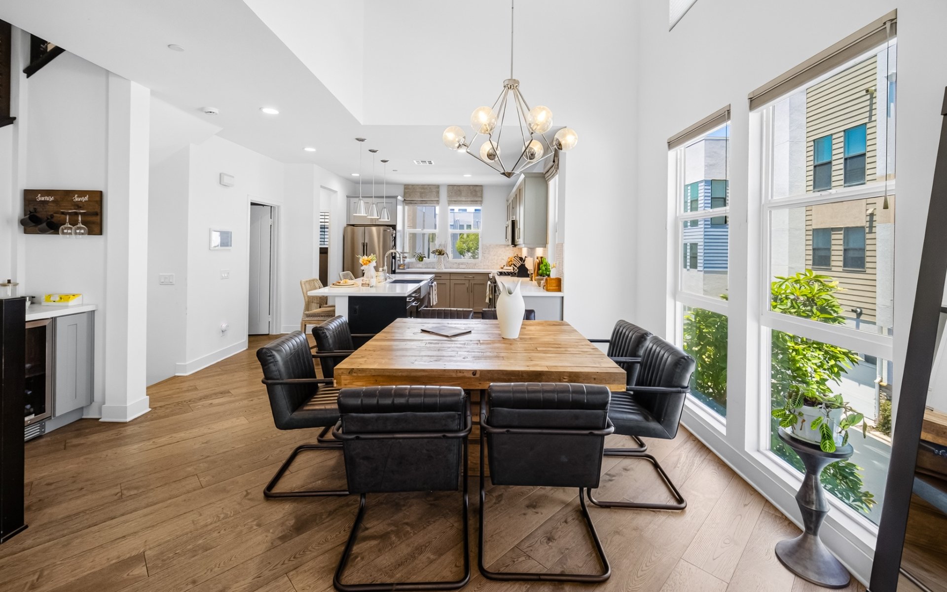 1687 Grand View