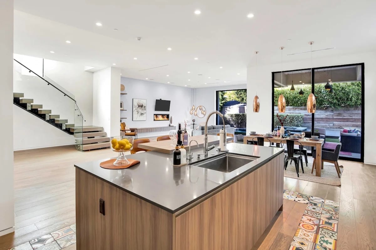 Modern 5BR Home w/Pool – Walk to The Grove & LACMA