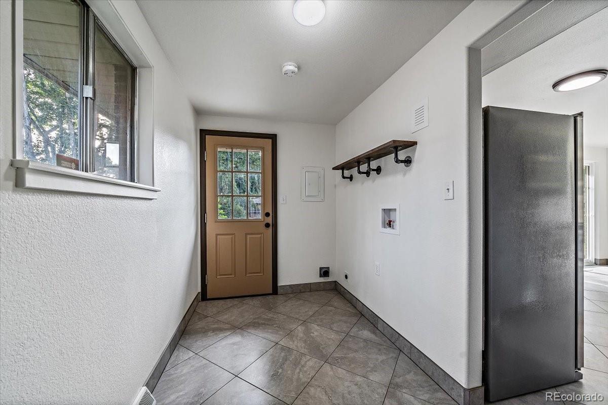 1006 Hahn Ct