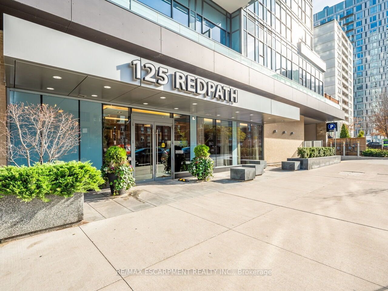 BEGINNER LUXURY IN MIDTOWN 