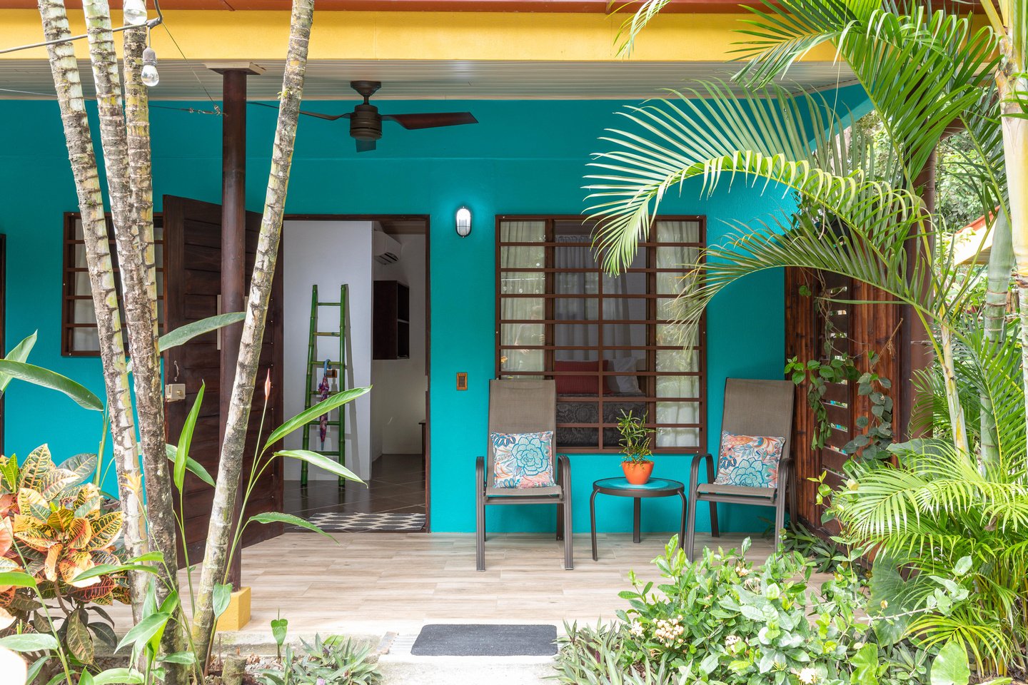 SUCCESSFUL BOUTIQUE HOTEL WITH OWNER’S HOME BY THE BEACH IN UVITA
