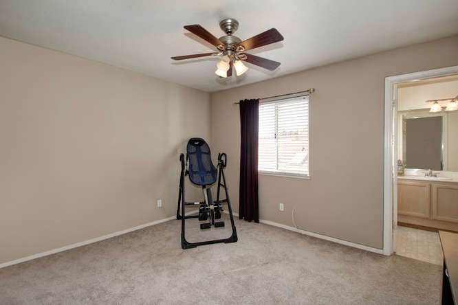 Just Listed! Well Maintained Home in Roseville!