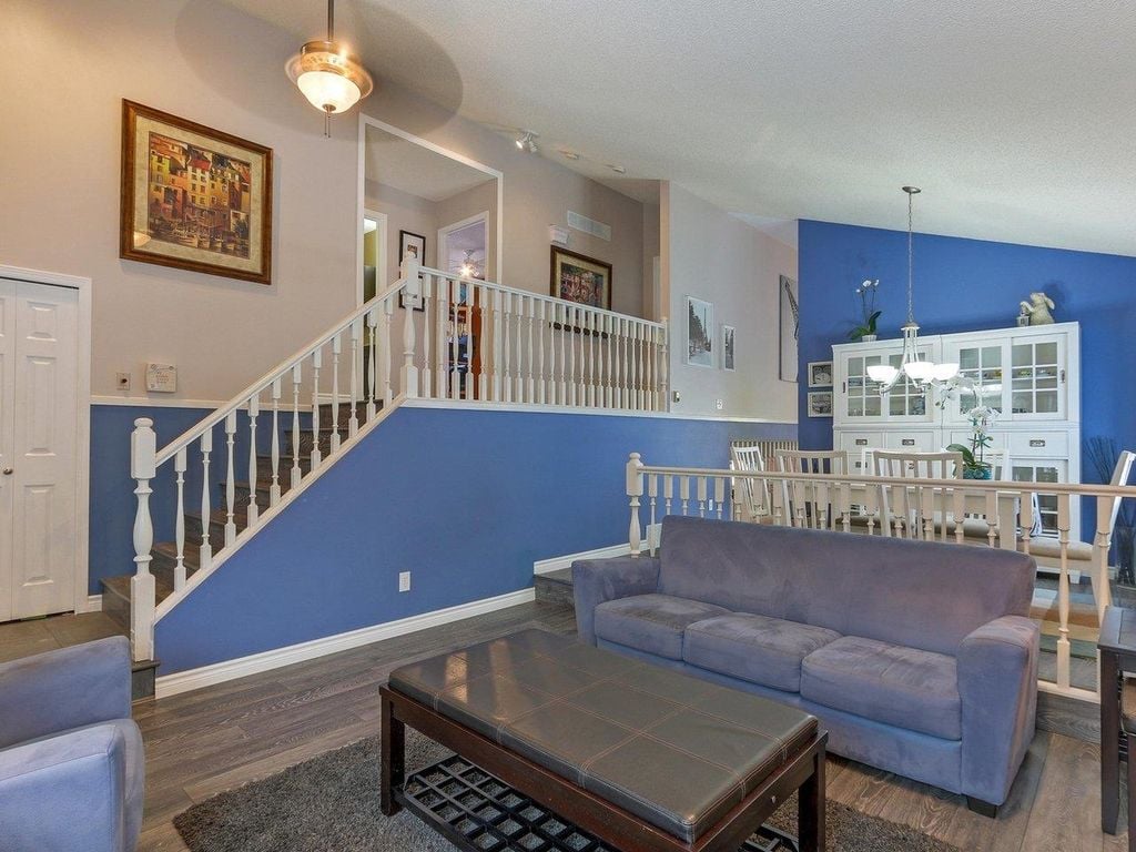 807 Porteau Pl