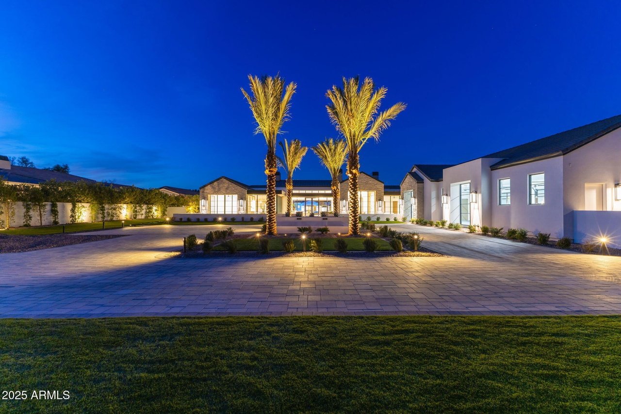 6836 E HUMMINGBIRD Lane