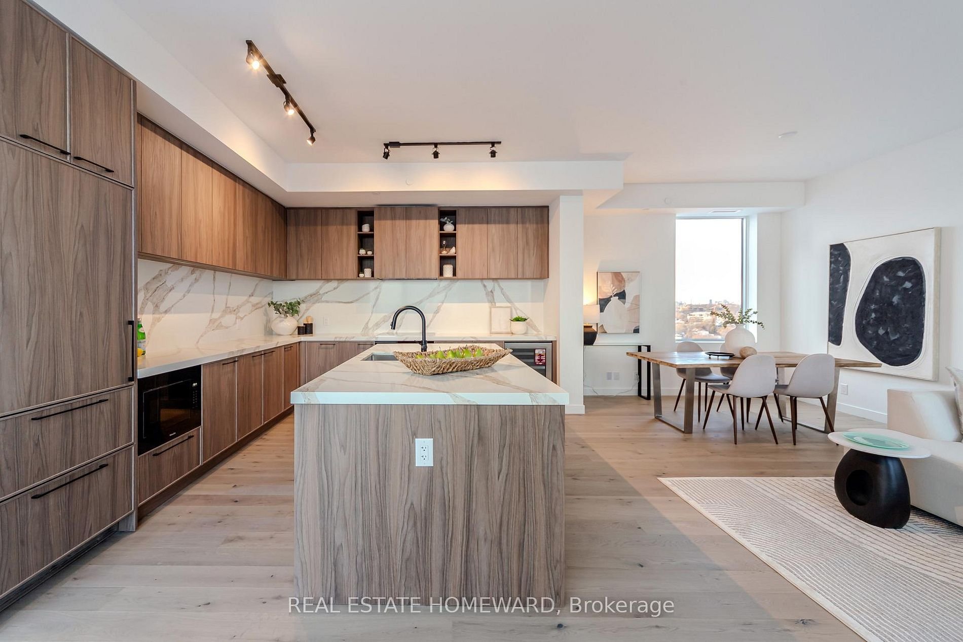 PENTHOUSE BY THE BEACHES 