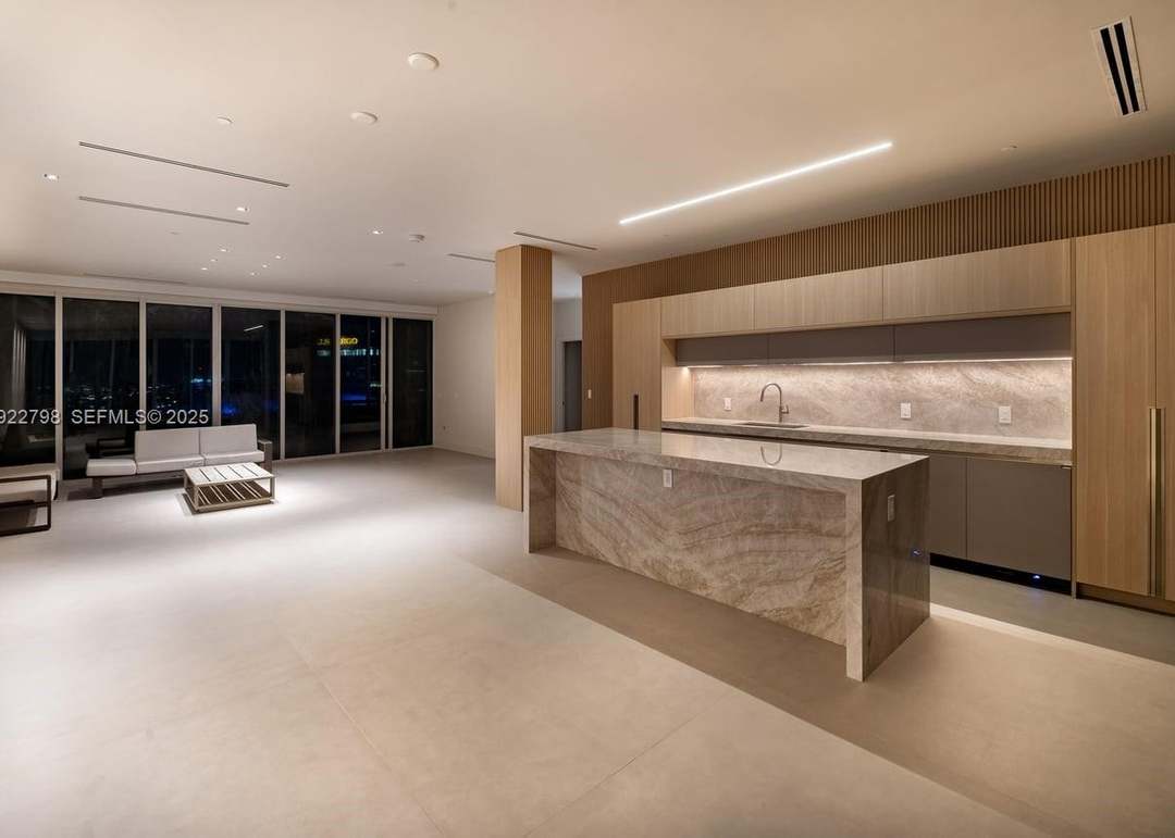 465 Brickell Ave #5701