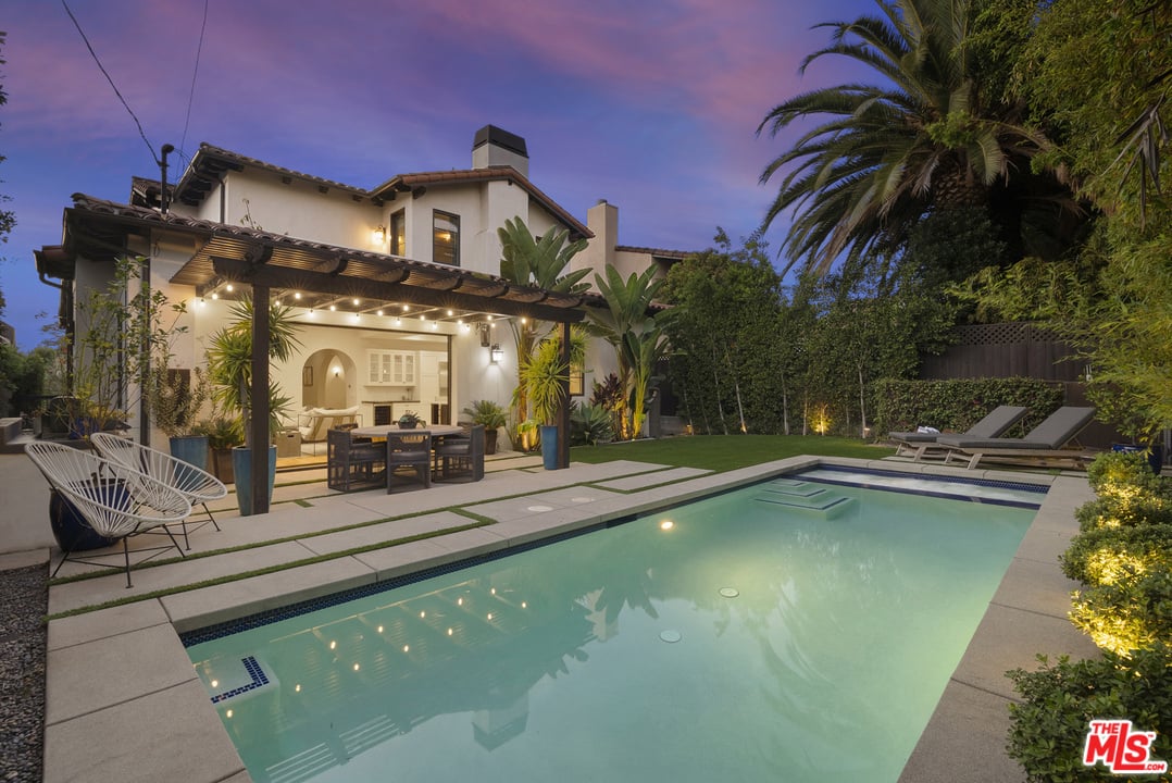 112 N Edinburgh Avenue