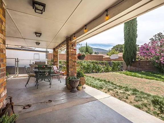 3004 Los Robles