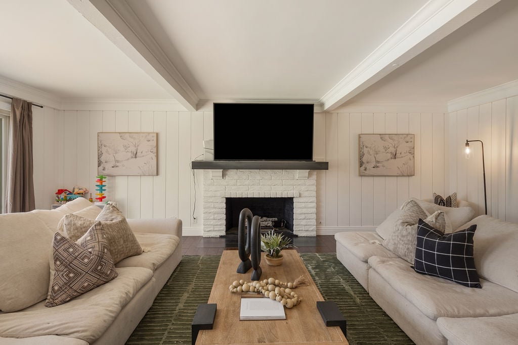 11042 Hunting Horn Drive, North Tustin, CA 