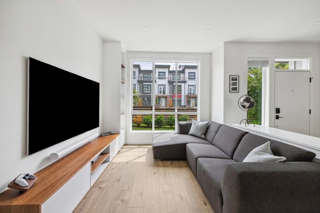 23183 136 Ave, #8