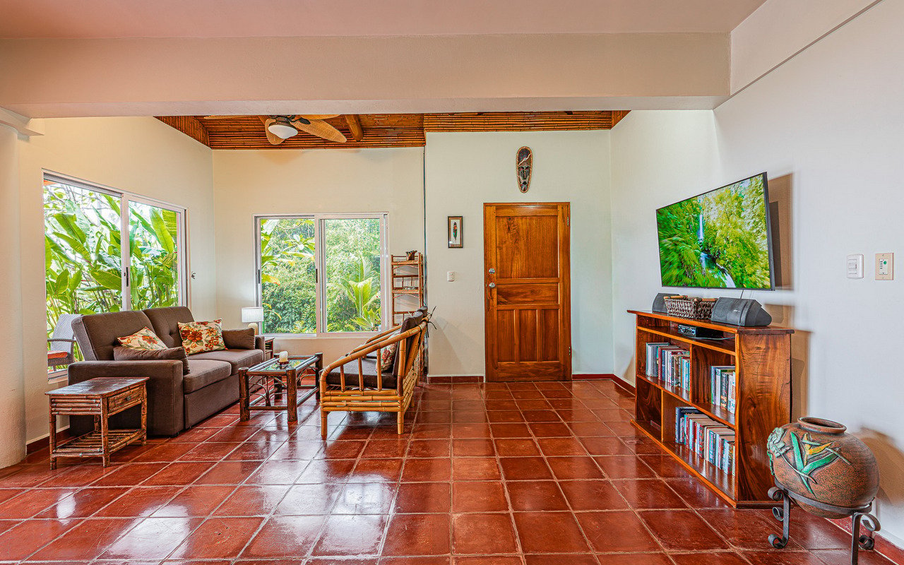 WHALE’S TAIL OCEAN VIEW ESTATE WITH EXTRA LOT 