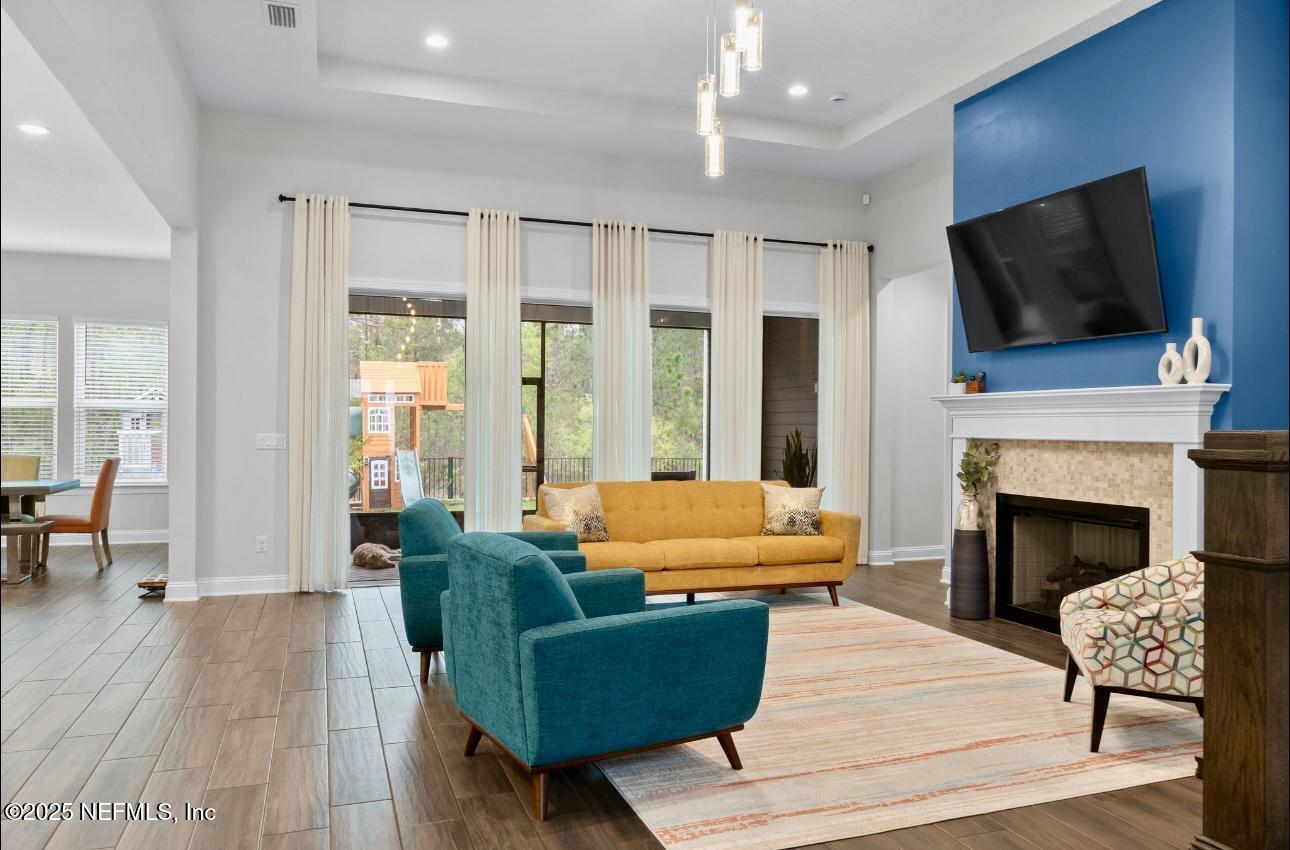 462 HILLENDALE Circle, St. Johns